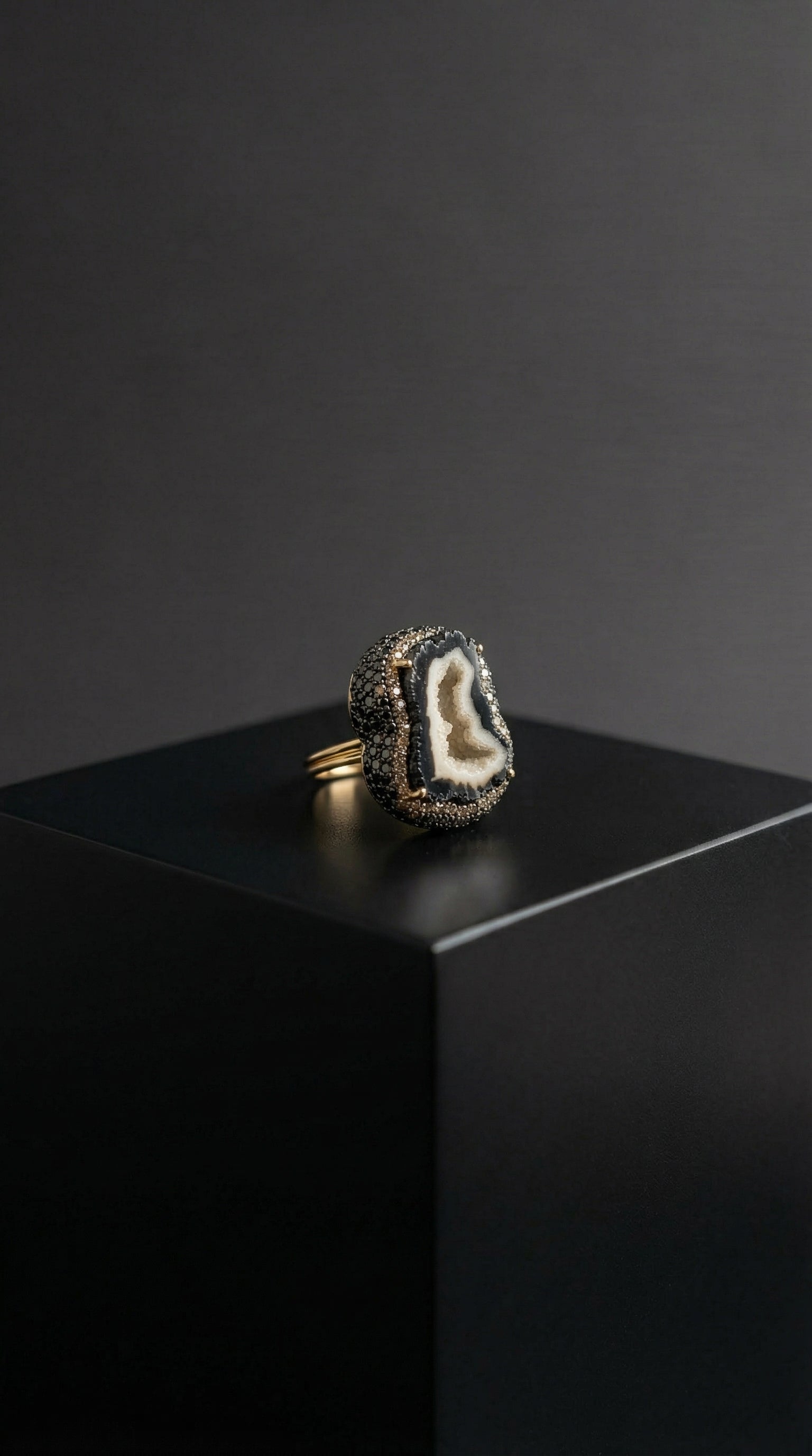Elthora Ring